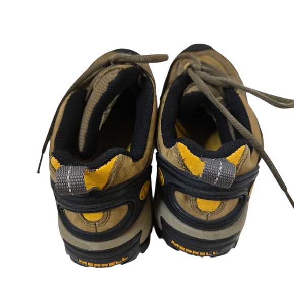 Merrell Brown and Black Hiking Shoes with Rugged Outsole Size 6 - Picture 3 of 6